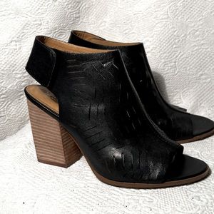 Report signature leather sandal with block heel and cut out